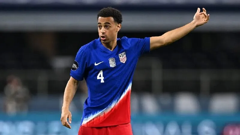 Tyler Adams bén duyên với Premier League Tyler Adams bén duyên với Premier League